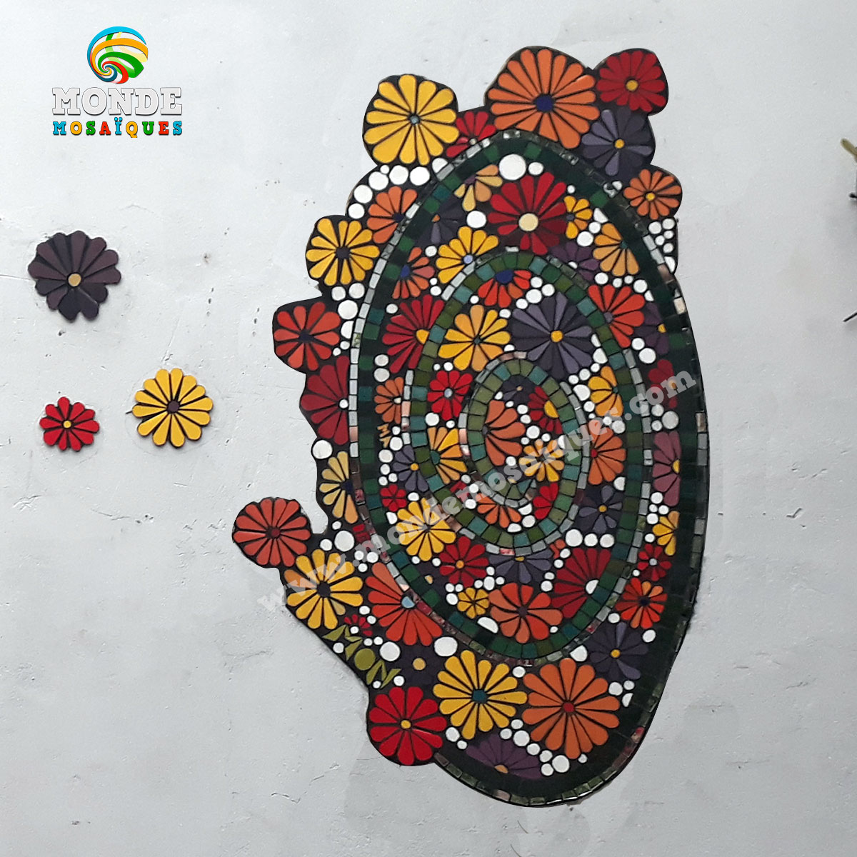 Espiral Oval Flores en Mosaico - Muralismo