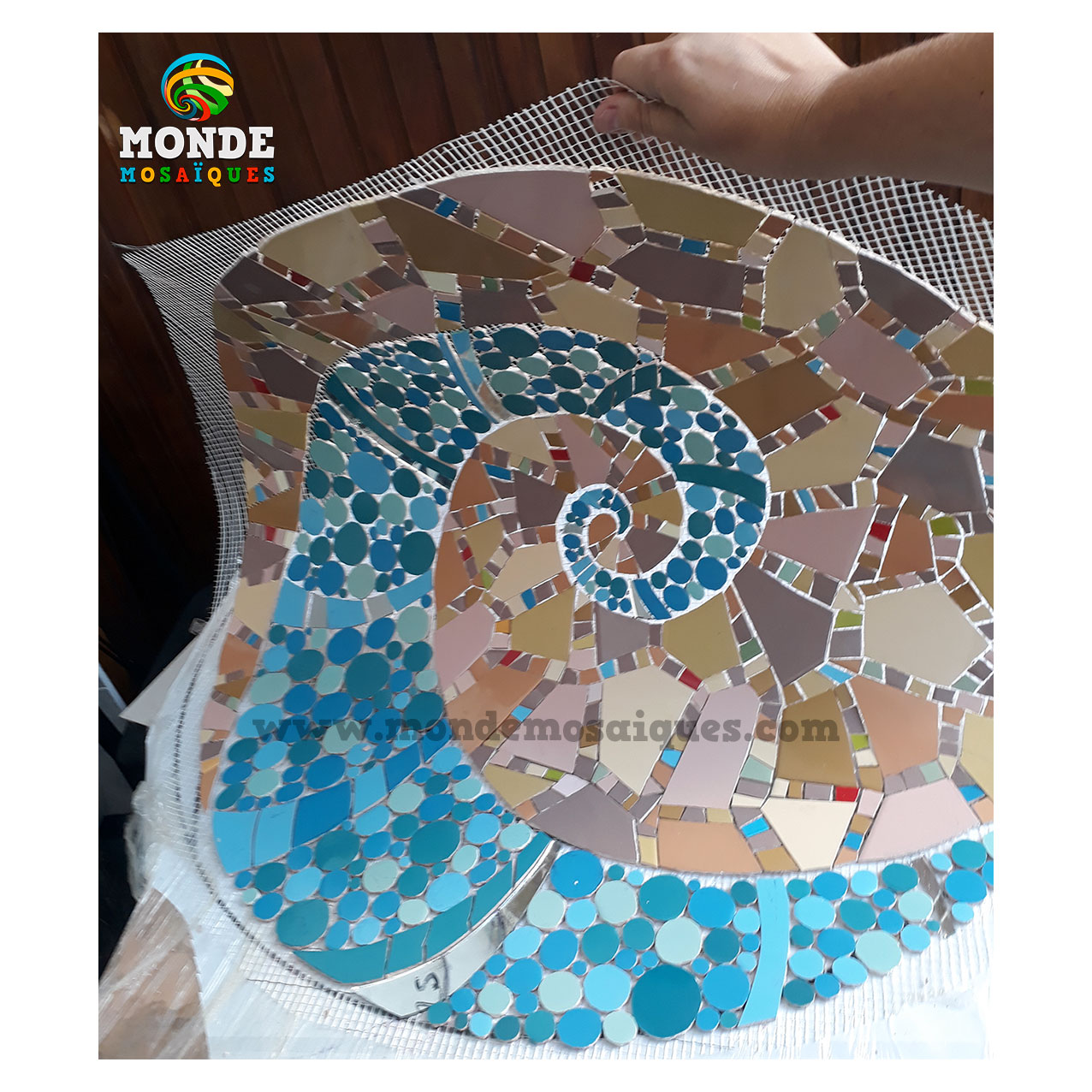 Mosaico con azulejos sobre malla