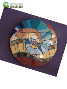 Espirales en mosaico - azulejos sobre madera