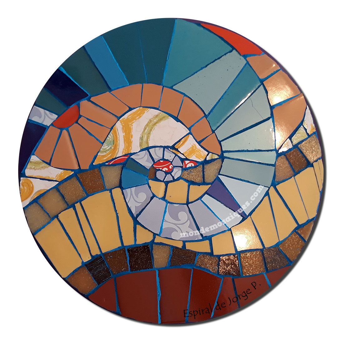 Espirales en mosaico - azulejos sobre madera